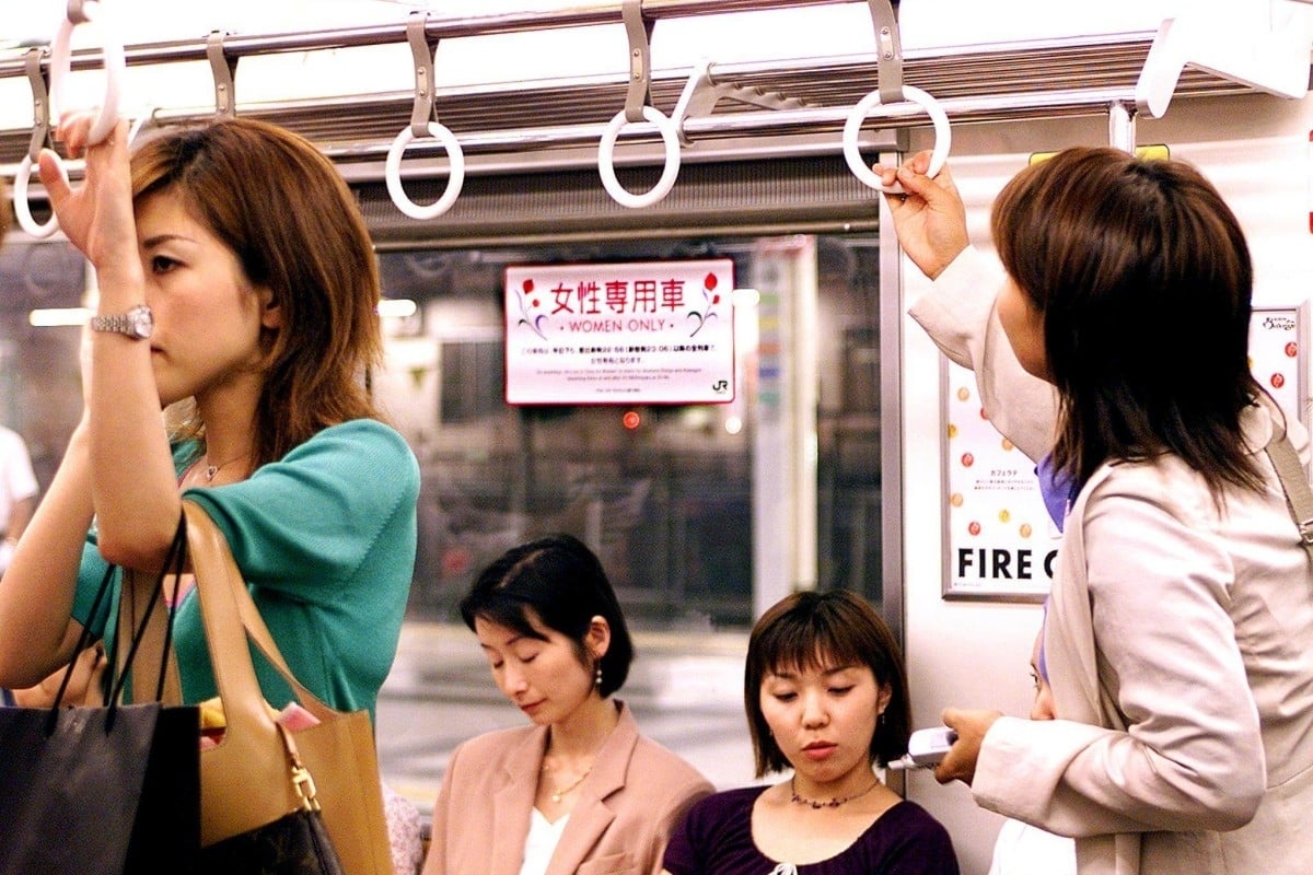 Toa tàu riêng - 'lá chắn' chống nạn sàm sỡ trên tàu điện Nhật Bản