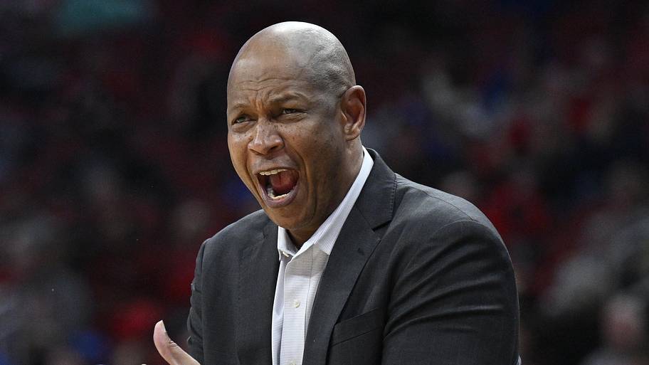 Arkansas offers 4-star center after impressive showing at NBPA Top-100 Camp