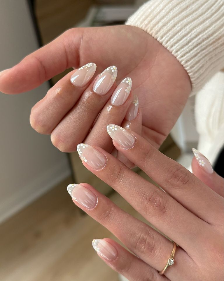 pearl nails with flowers