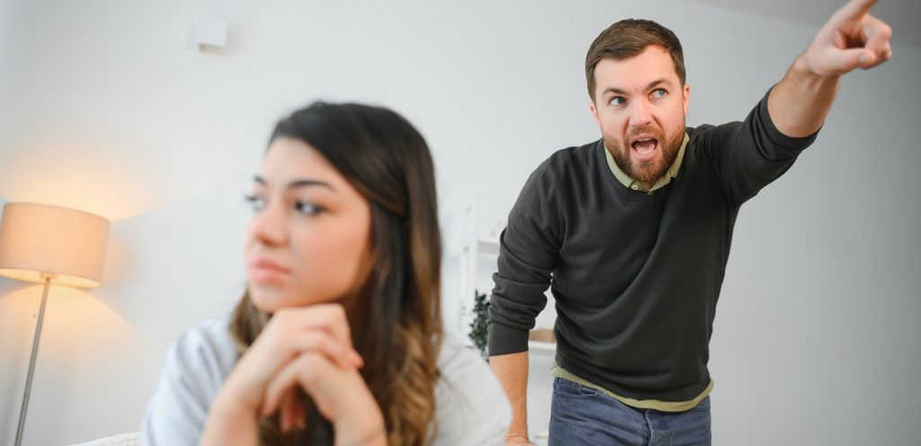 التعامل مع الزوج العصبي.. حيل ذكية تجعل الحوار أسهل