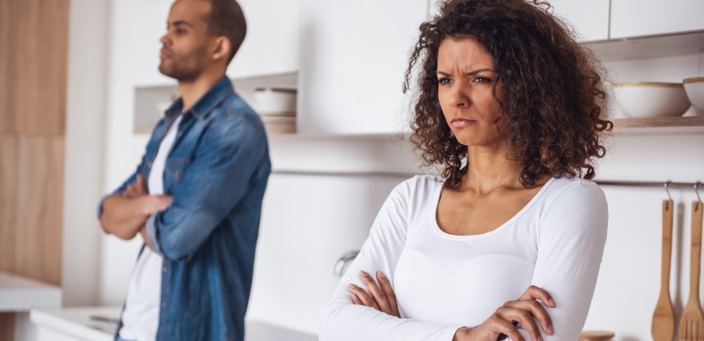 التعامل مع الزوج العصبي.. حيل ذكية تجعل الحوار أسهل