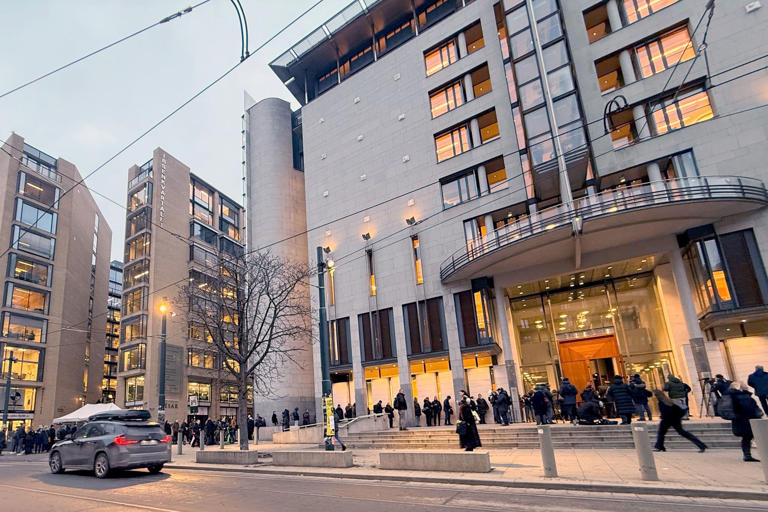 FILE PHOTO - Journalists wait in a long line outside the court for the trial of the son of Norwegian Crown Princess Mette-Marit, Marius Borg Høiby. (is associated with: «Reports: Son of Norway's crown princess sentenced to 4 years in jail») Julia Wäschenbach/dpa