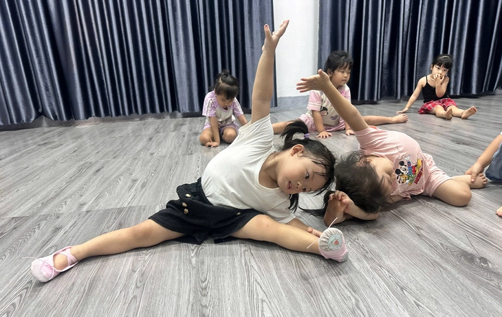 Hành trình cai nghiện game, mạng xã hội - Kỳ 5: Cha mẹ cai nghiện điện thoại trước rồi hãy dạy con