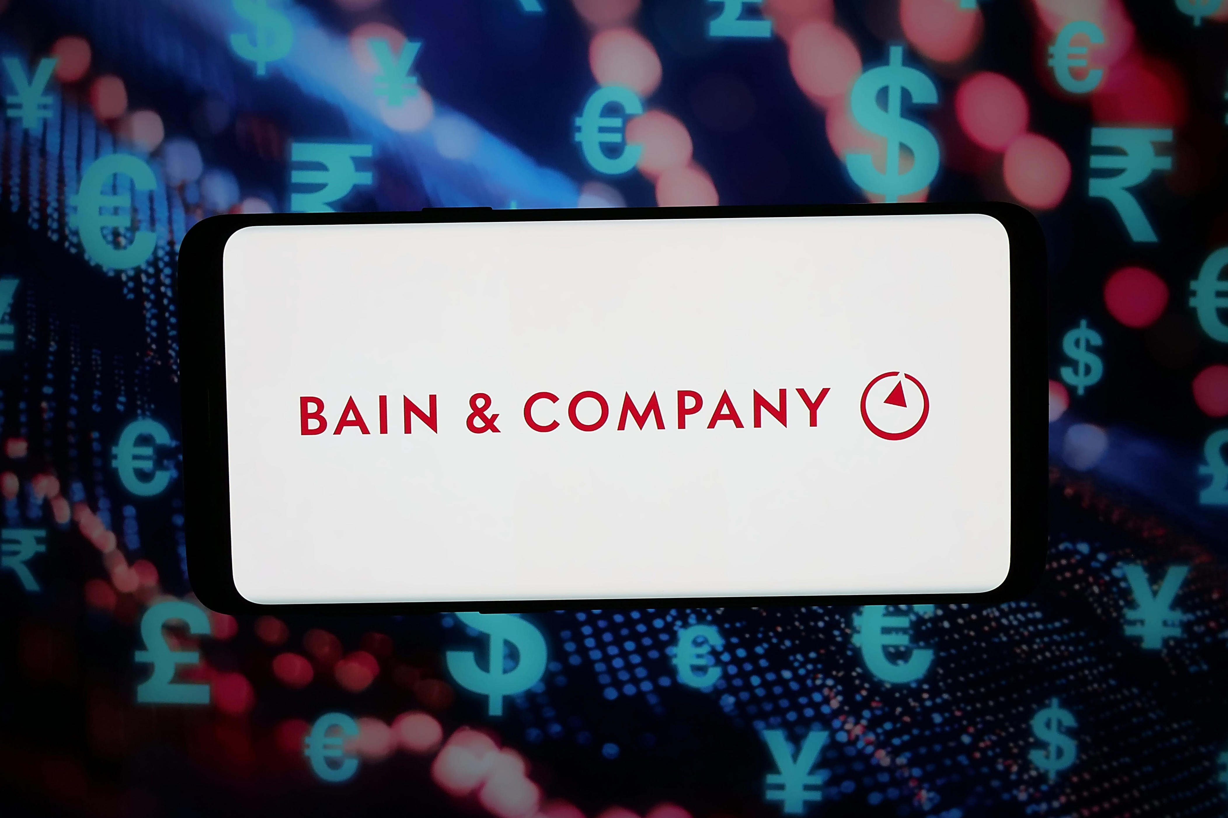 Consulting firms are still hiring entrylevel workers even as AI