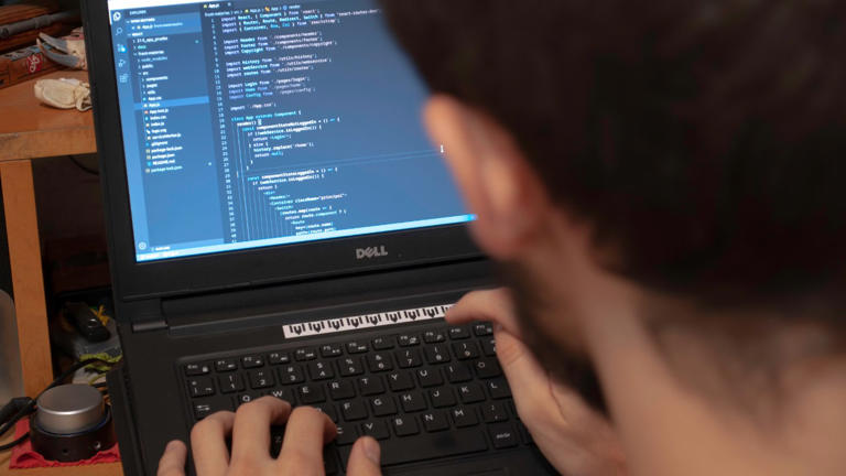 Microsoft’s new MAI-Code model turns plain-English descriptions into ...