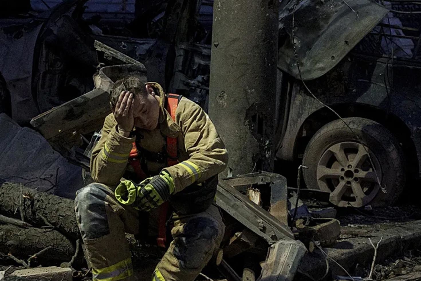 Rusya, Ukrayna'ya saldırdı: 5'i kurtarma görevlisi 9 ölü