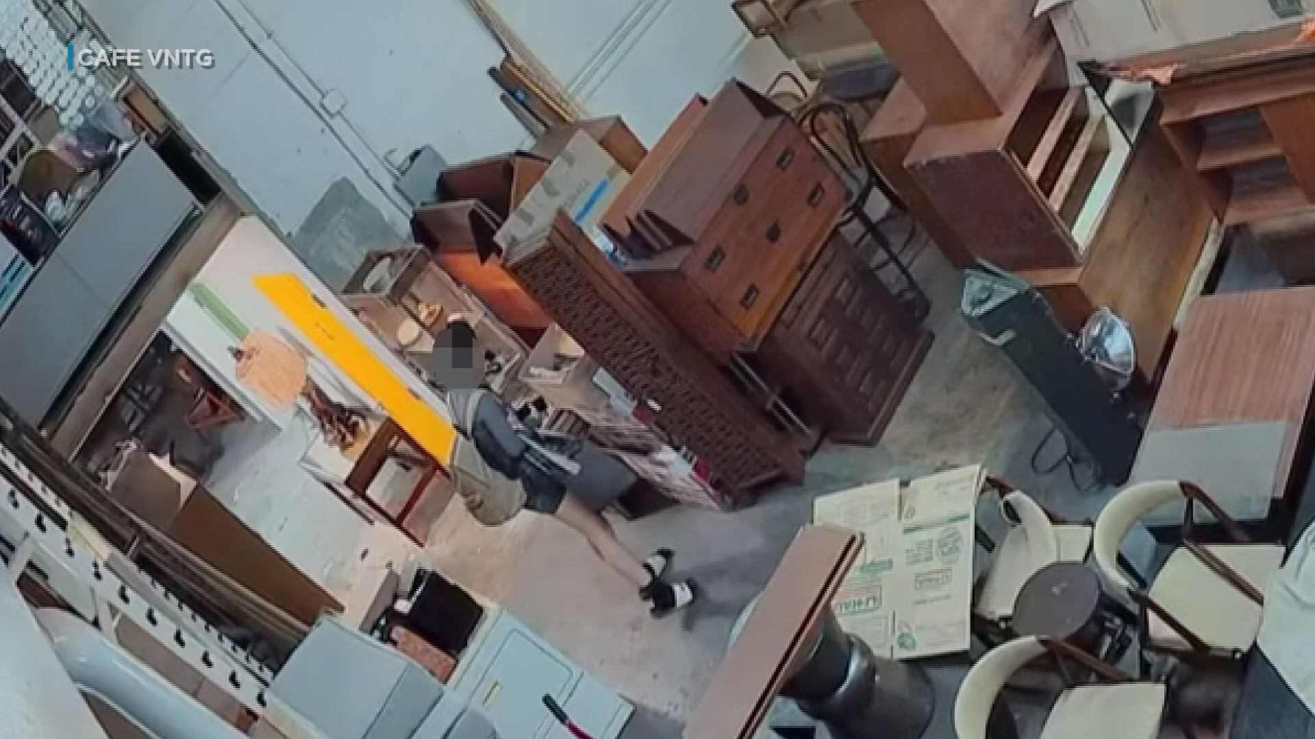 Caught on camera: Alleged thief steals from Kakaako cafe