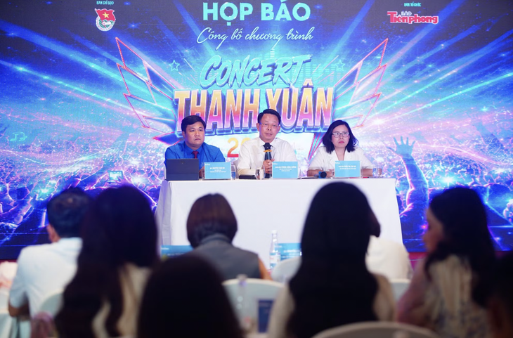 Concert Thanh xuân đón 2 vạn khán giả, Hòa Minzy, Quang Hùng MasterD, Đông Hùng đổ bộ