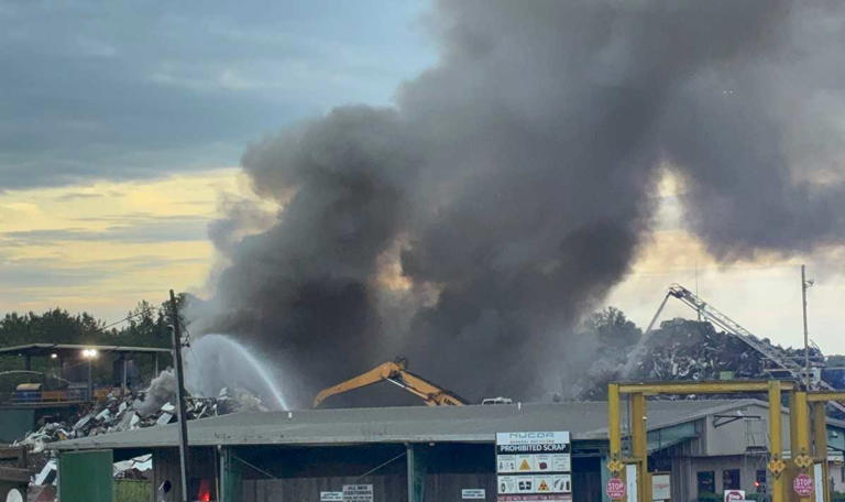 Massive fire at recycling plant in Flowood sends large plume of black ...
