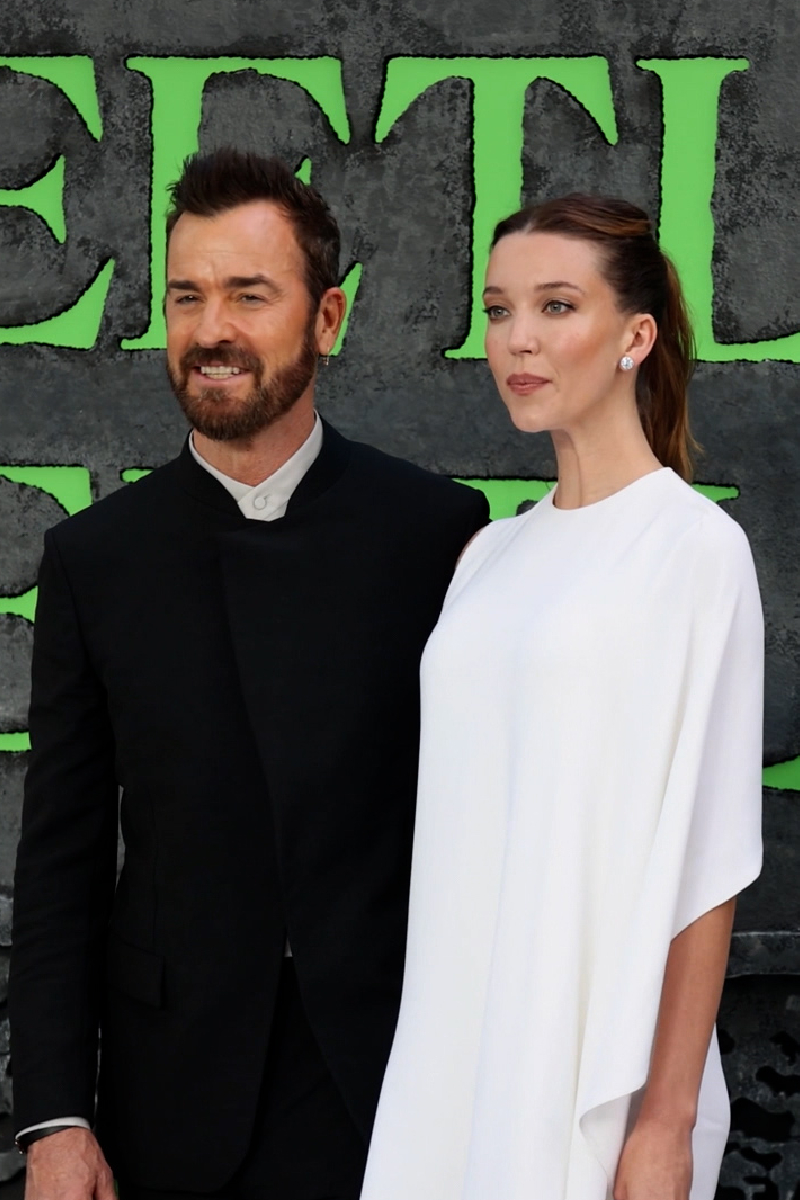 justin-theroux-s-biggest-love-life-update-yet