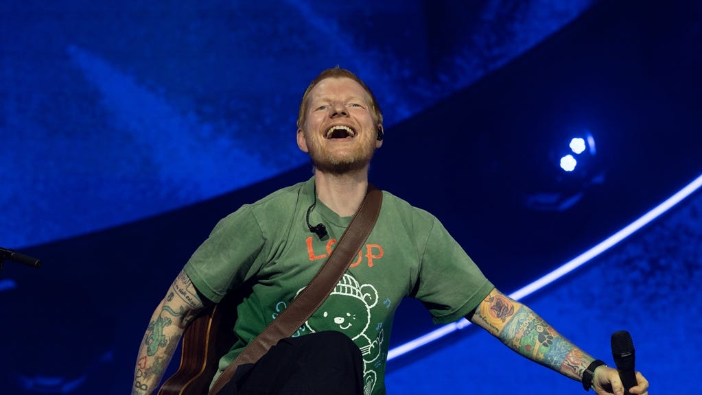 Ed Sheeran performs 'Thinking Out Loud' during 'Loop' tour