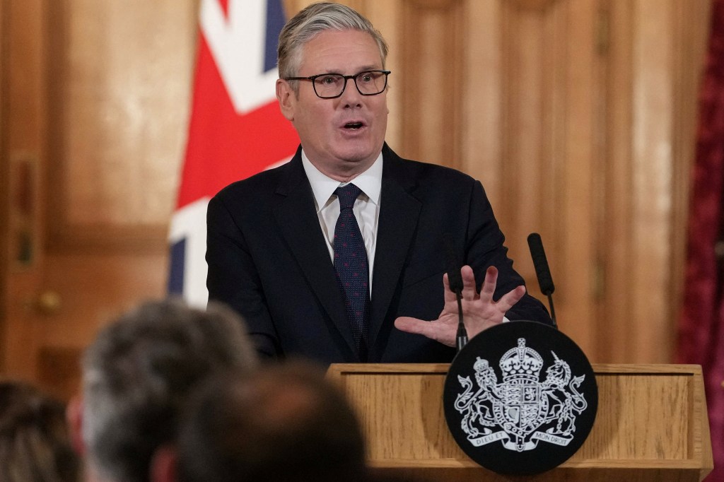 Britain will ban under16s from using social media apps including