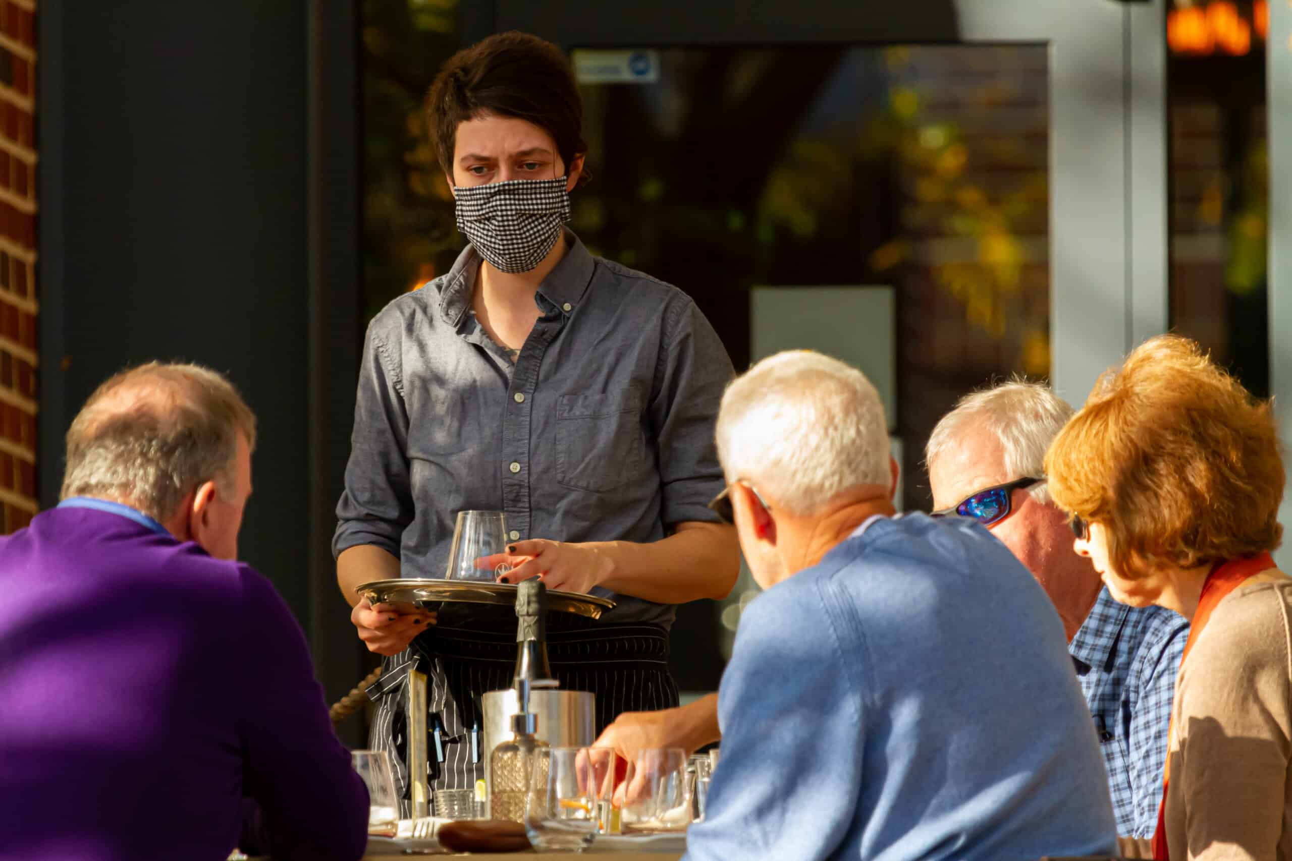 Diners confronted by server's handwritten note after leaving a $60 tip on a $570 bill