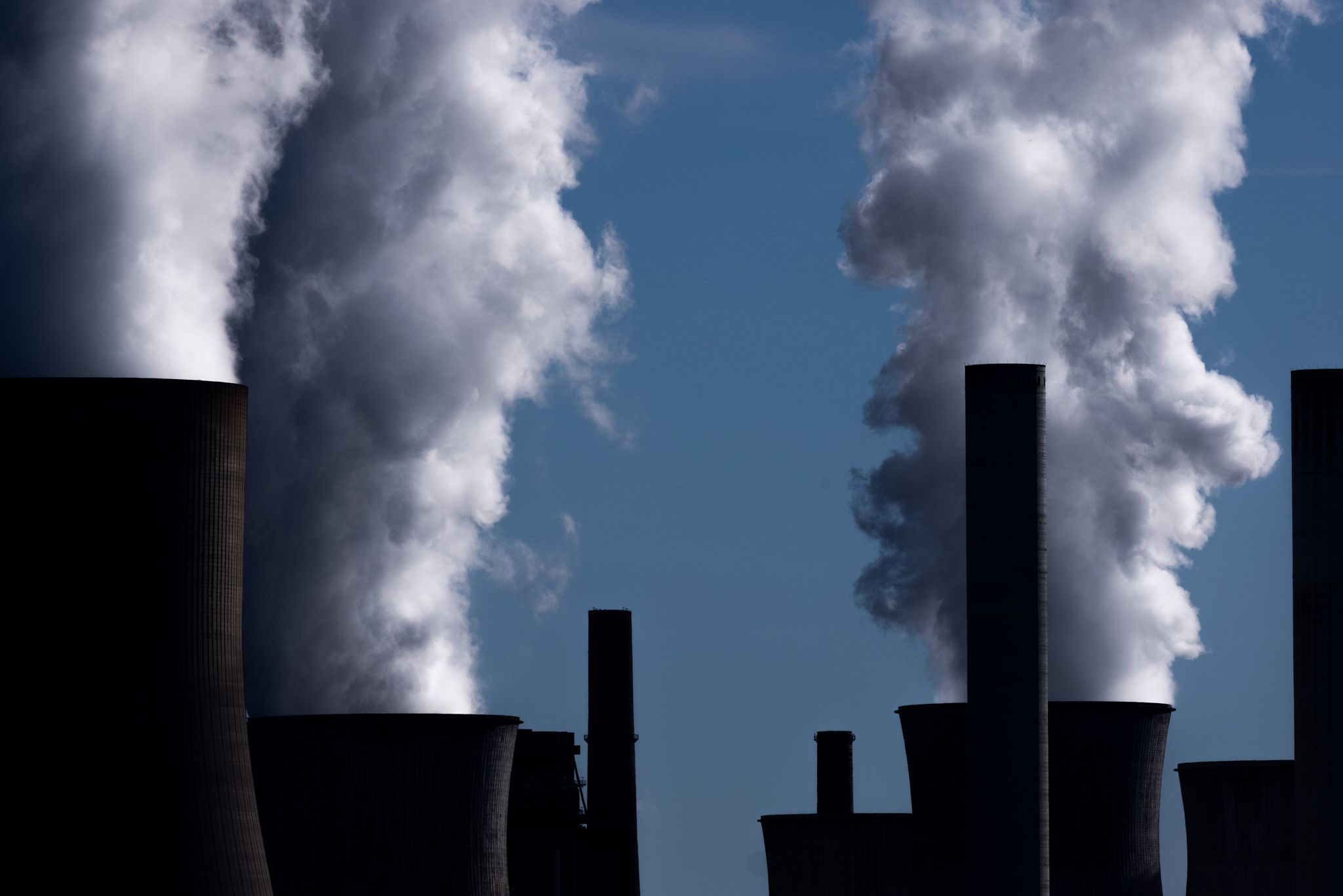 Eurozone industrial output up slightly in April