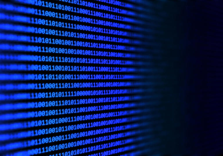 w-cyberprzestrzeni-zatar-a-si-granica-mi-dzy-pokojem-a-konfliktem