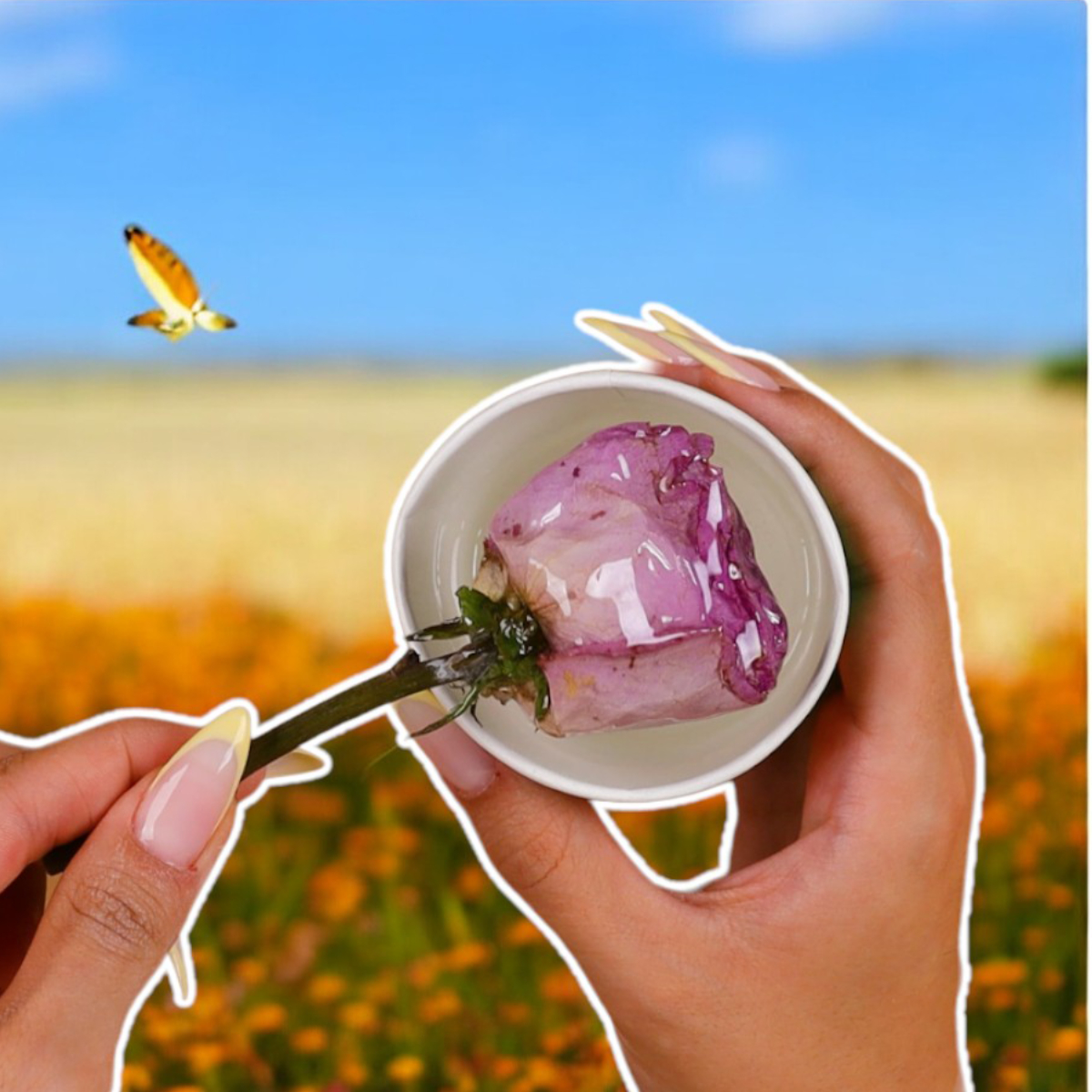 Transform dried flowers into art with epoxy resin! 🌺🖼️