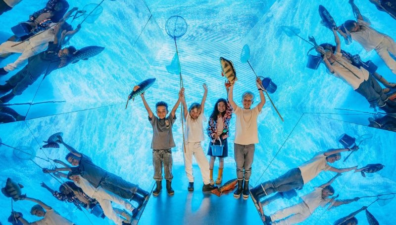 Children in a mirrored exhibit