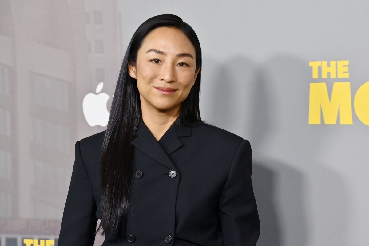 Watch Greta Lee, Wagner Moura are trapped at home in
