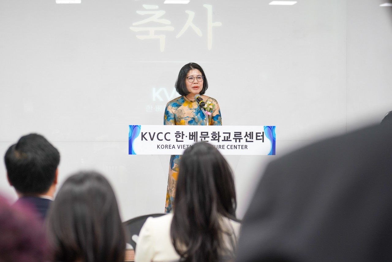 Tổng Lãnh sự Đoàn Phương Lan dự lễ khai trương Trung tâm Giao lưu Văn hóa Hàn-Việt tại thành phố Daegu