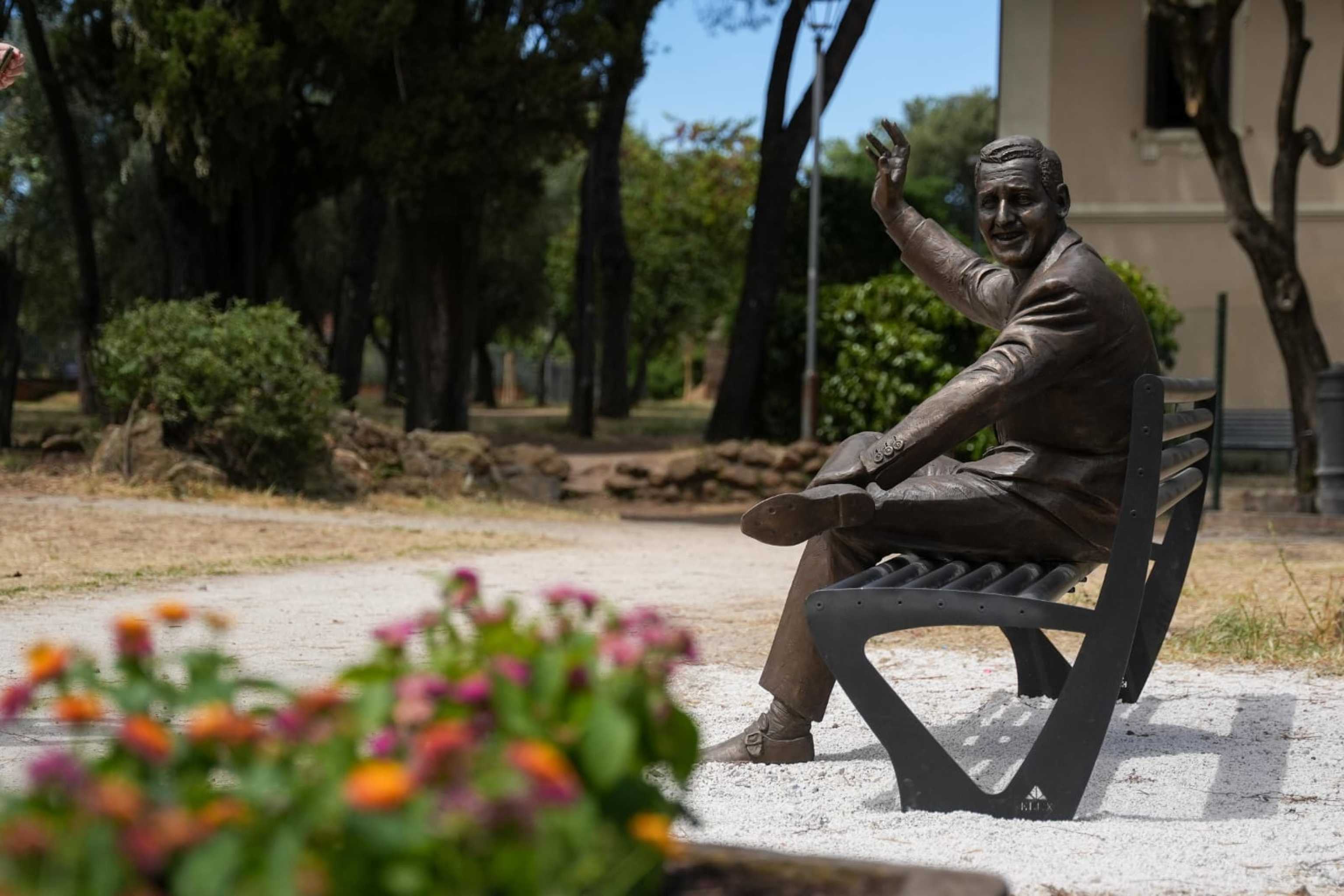 A Roma una statua dedicata ad Alberto Sordi per i suoi 106 anni