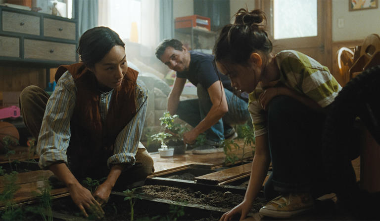 the-last-house-trailer-sci-fi-thriller-from-netflix-has-greta-lee-and