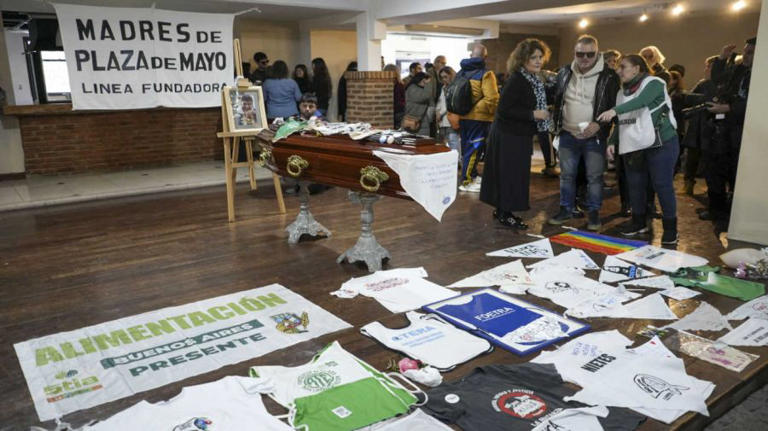 En la sede de Foetra, se realizó el último adiós a la presidenta de Madres de Plaza de Mayo Línea Fundadora?