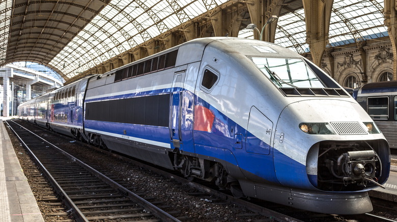 5 of the fastest passenger trains from around the world