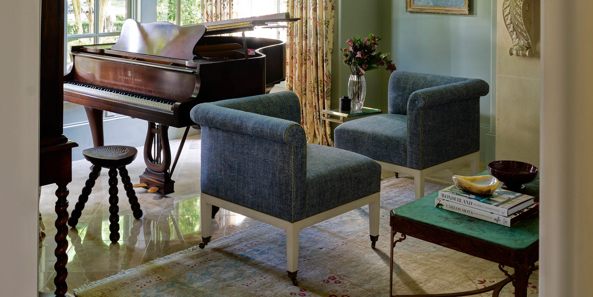 This scandalous Victorian chair style is making a stunning comeback in 2026