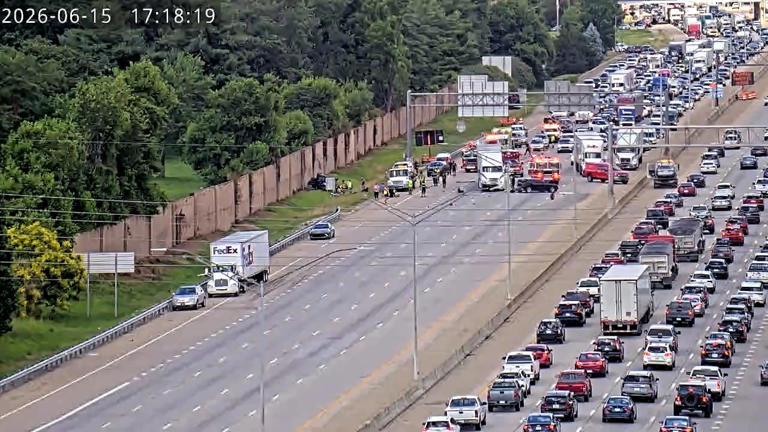 Injuries reported in 4-vehicle crash on WB I-264, blocking all lanes