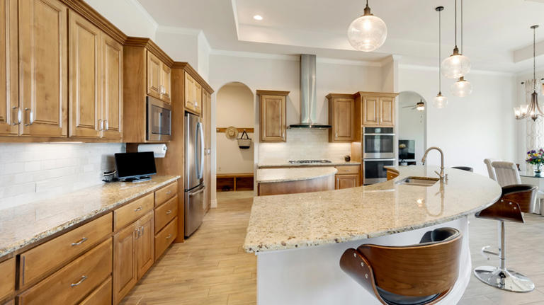 Ditch traditional stain: Here's an idea to add visual interest to honey ...