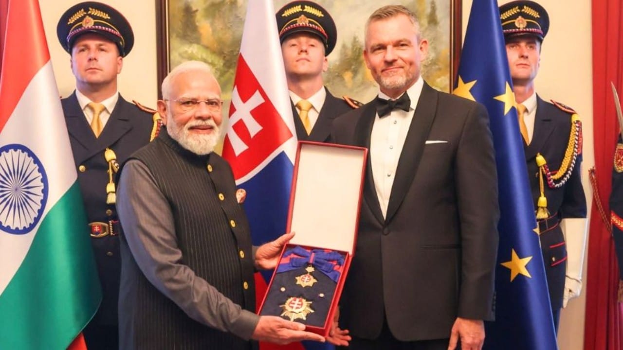 स्लोवाकिया ने मोदी को देश के सर्वोच्च सम्मान से नवाजा, PM को मिला 33वां ...