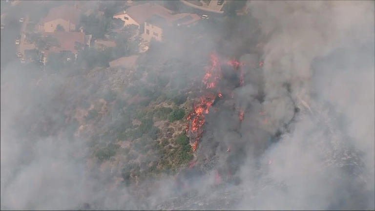 Brush fire burns near Stevenson Ranch