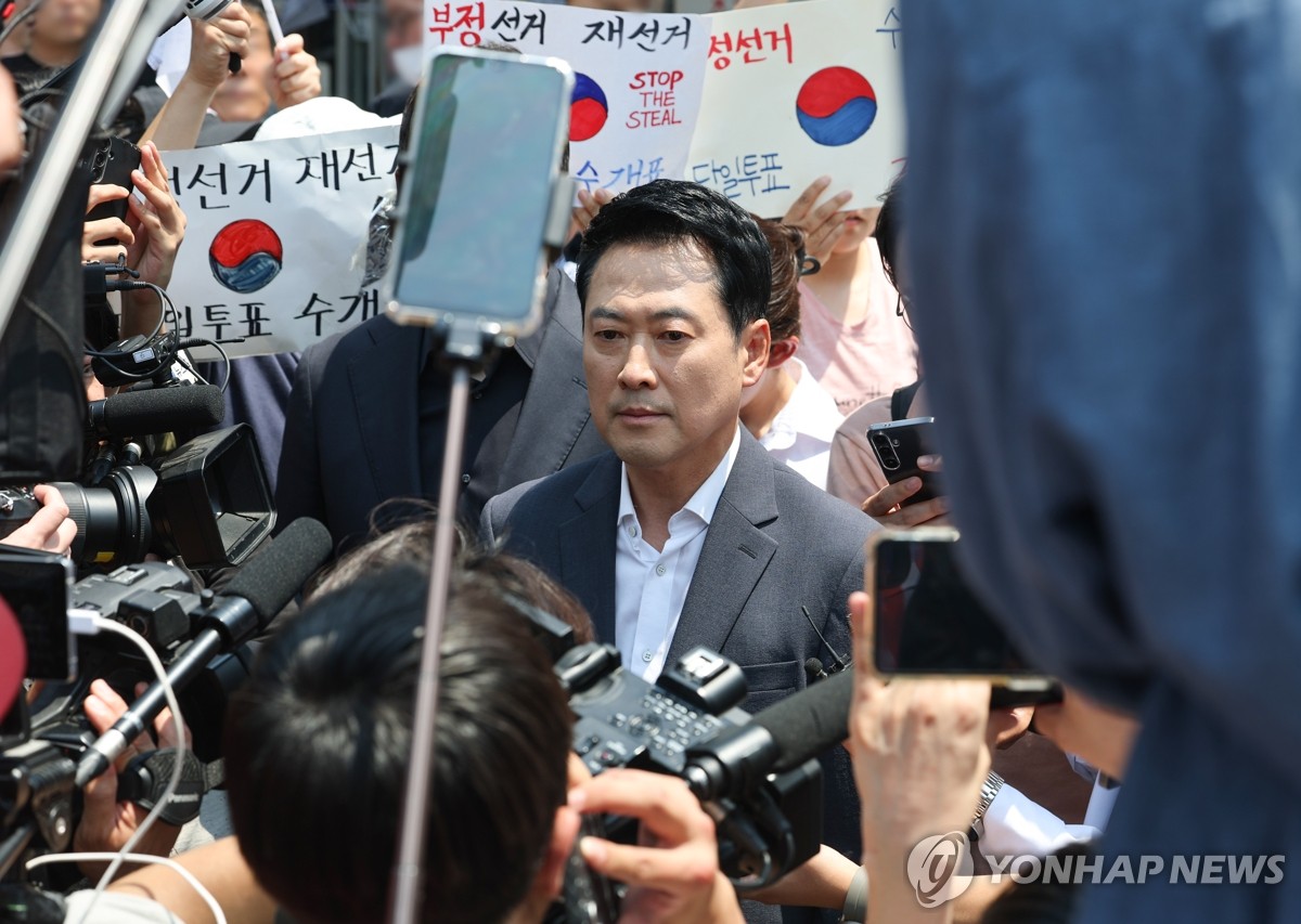 잠실 개표소 찾은 장동혁 대표