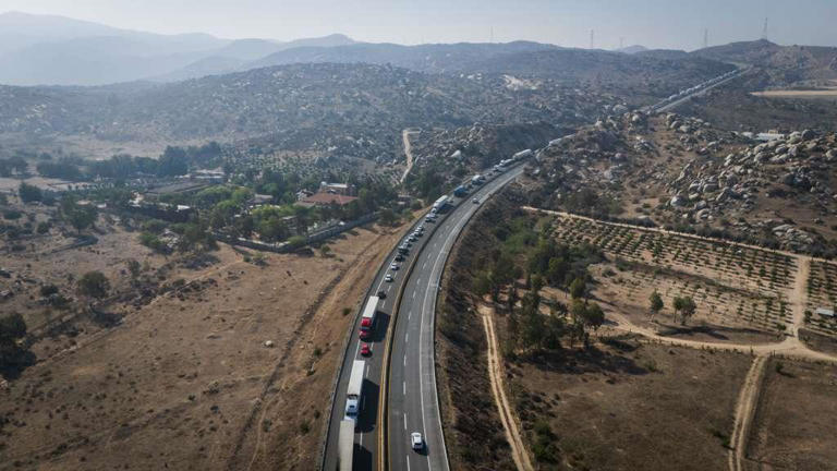 Accidente de tráiler provoca cierre total en la carretera libre Tijuana ...