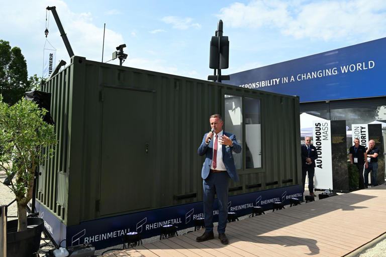 Kamikaze-Drohnen aus Neuss: Rheinmetall stellt Produktion in ehemaligem ...