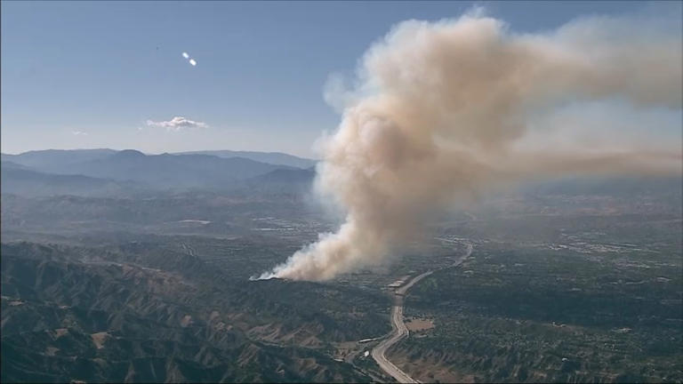 Brush fire burns near Stevenson Ranch