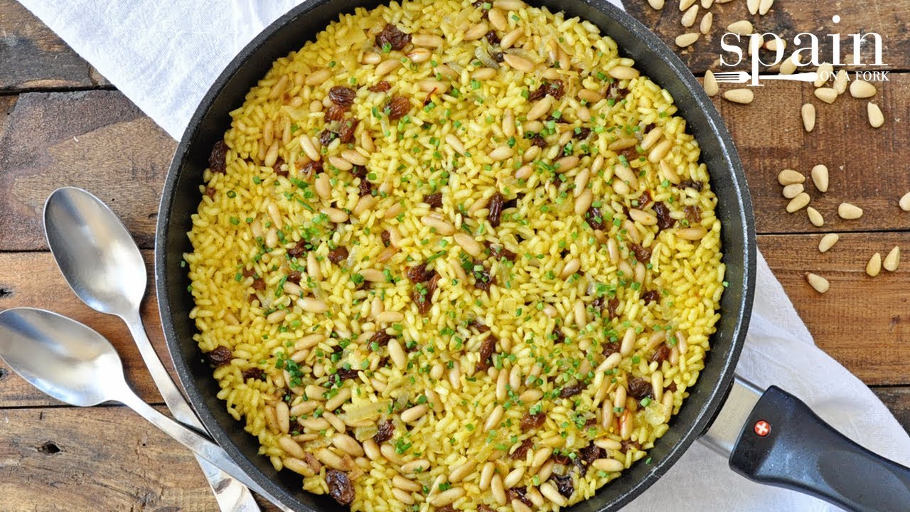 Spanish saffron rice with raisins & pine nuts: Classic Mediterranean recipe
