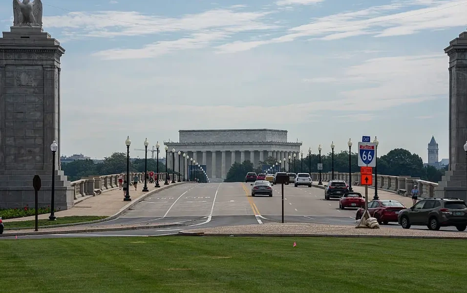 Lawmakers challenge legality of proposed Arlington triumphal arch