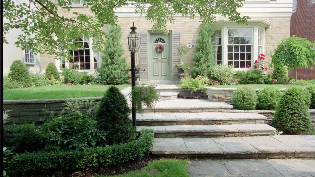 7 creative DIY garden path ideas