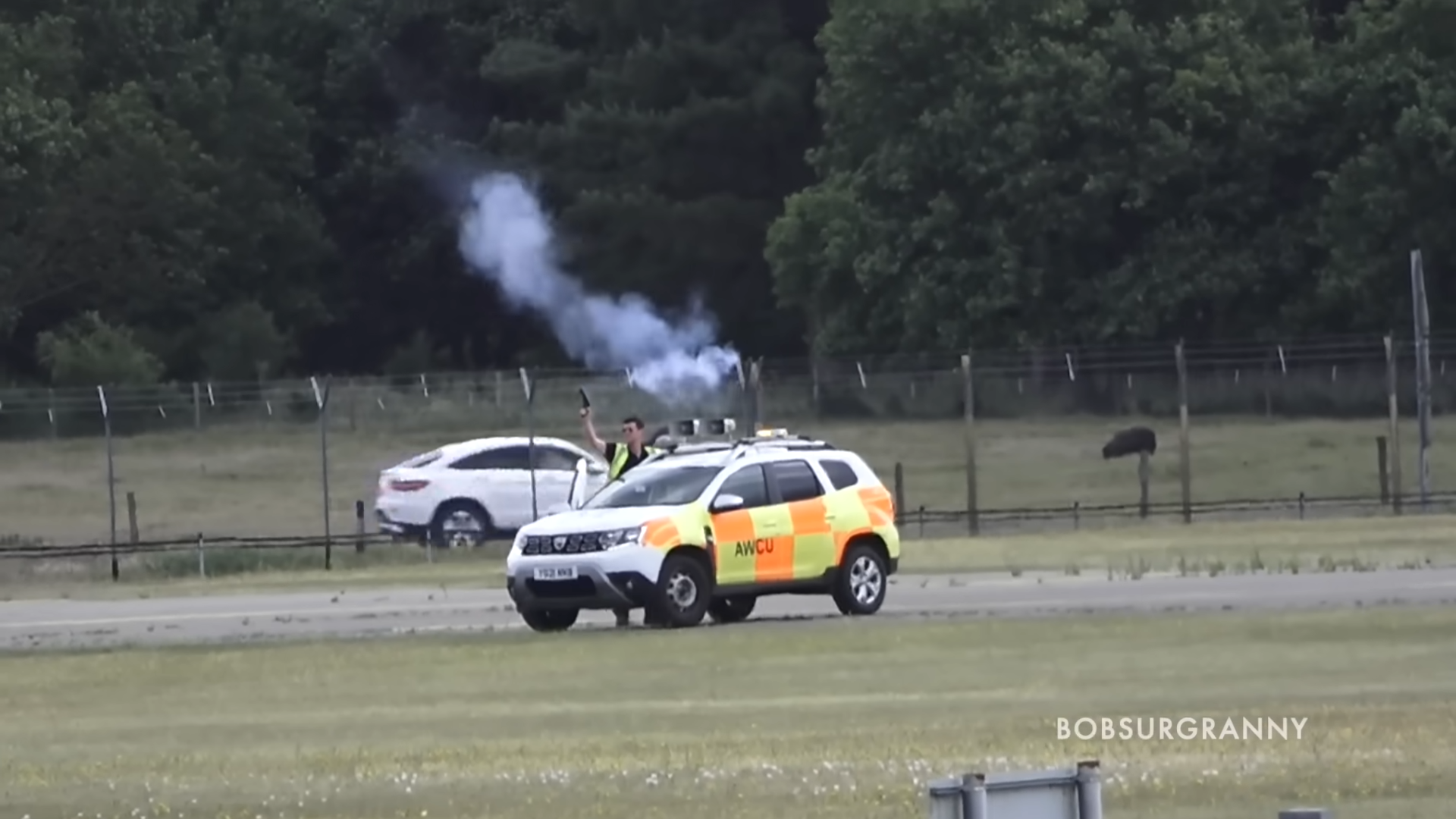 Watch the F-22 Raptor formation sweep in - five stealth fighters in one ...
