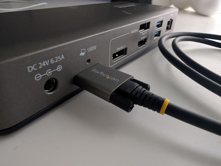 Review: StarTech driverless multi-stream transport USB-C docking ...