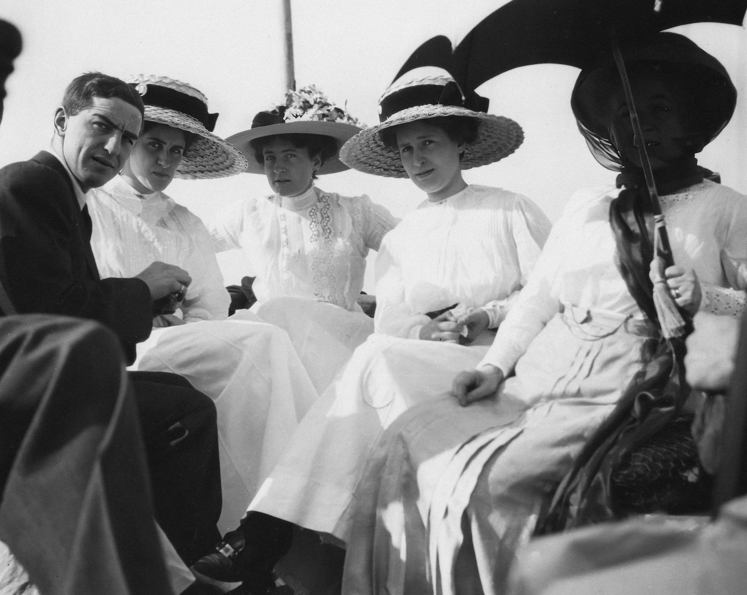 15 historical etiquette rules that sound absurd today