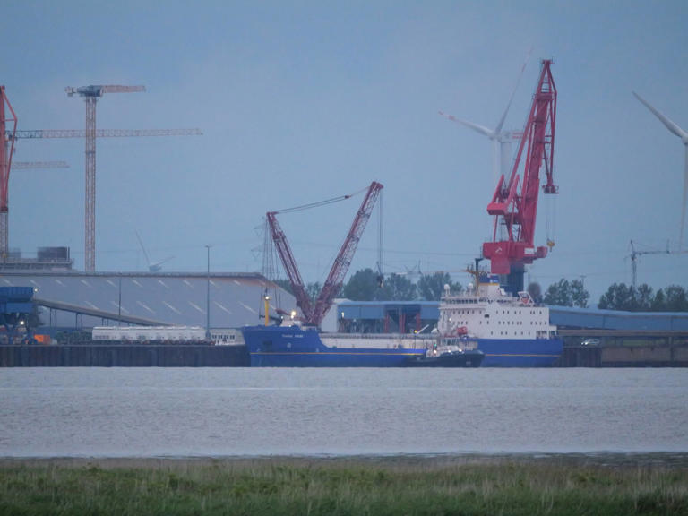 Castor-Transport nach Brokdorf: Schiff mit Atommüll in Brunsbüttel ...