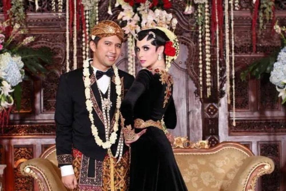 Pernikahan Arumi Bachsin dan Emil Dardak 