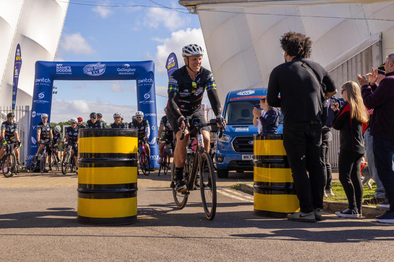 Ripon RUFC provide Lewis Moody XV cycle challenge riders with warmest ...
