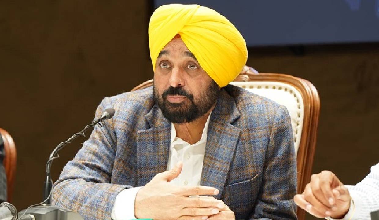 Punjab CM Bhagwant Mann denies objectionable video claim, calls Akal ...