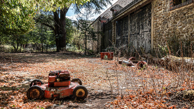 Should you paint the underside of a mower deck?