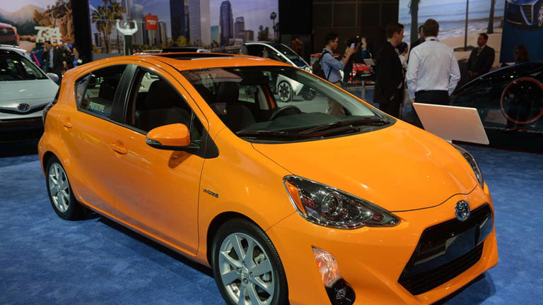 2015 Toyota Prius vs 2015 Chevrolet Volt: Which one is more reliable ...