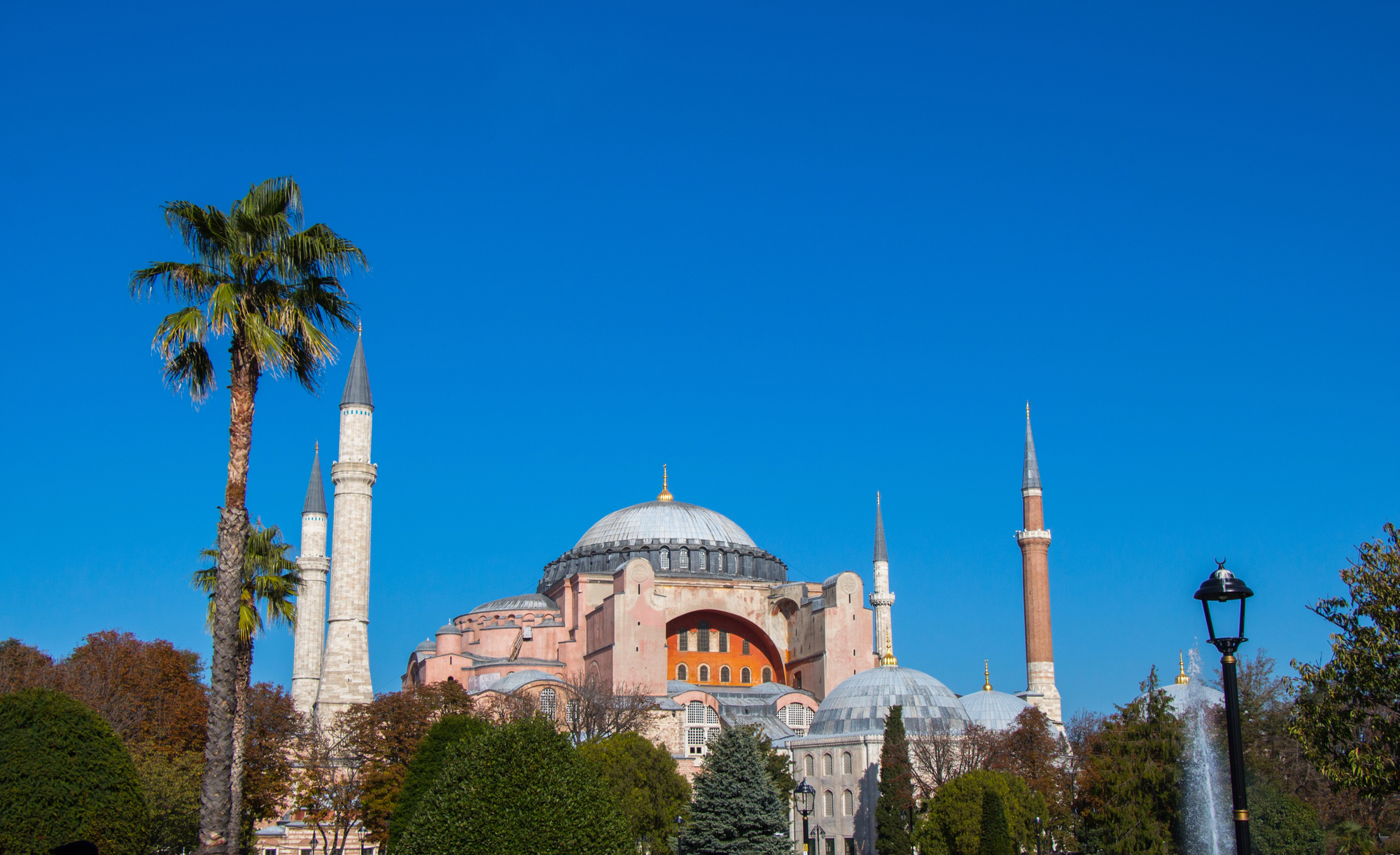 16 structures that survived what they weren’t built for
