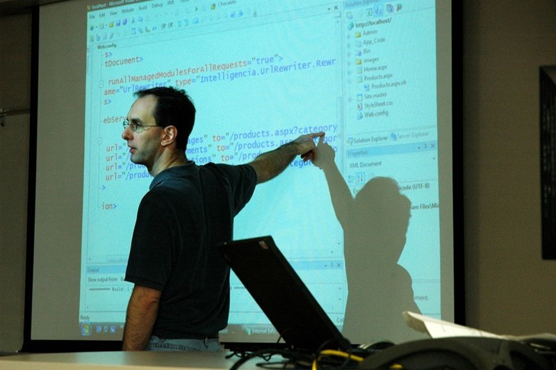 Student uses a faulty AI detector to avoid being expelled from college ...